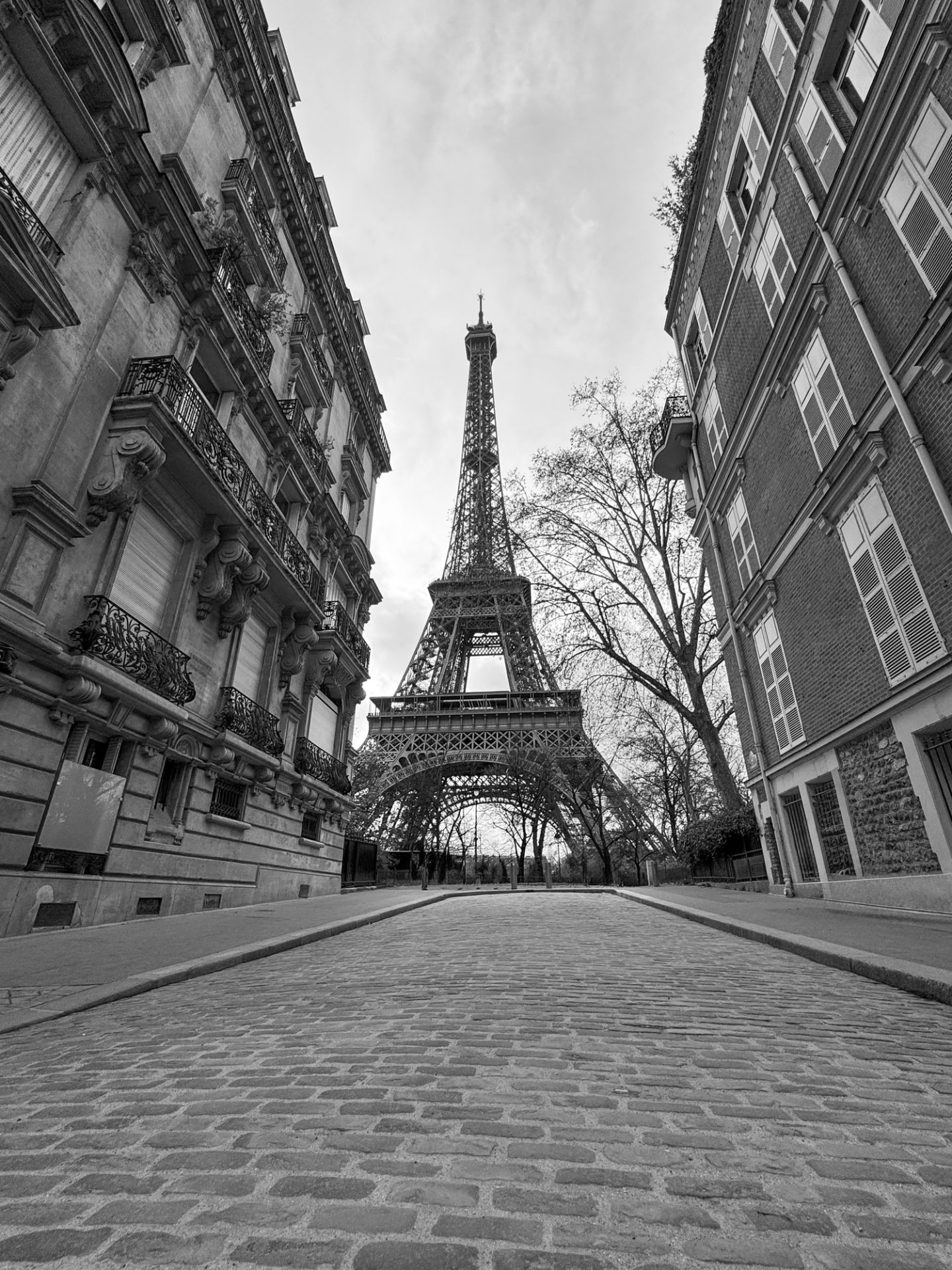 eiffel tower from back street view